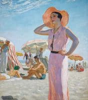 Jeune femme passant sur la plage
