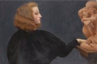 Adèle et la cariatide tombée portant la pierre